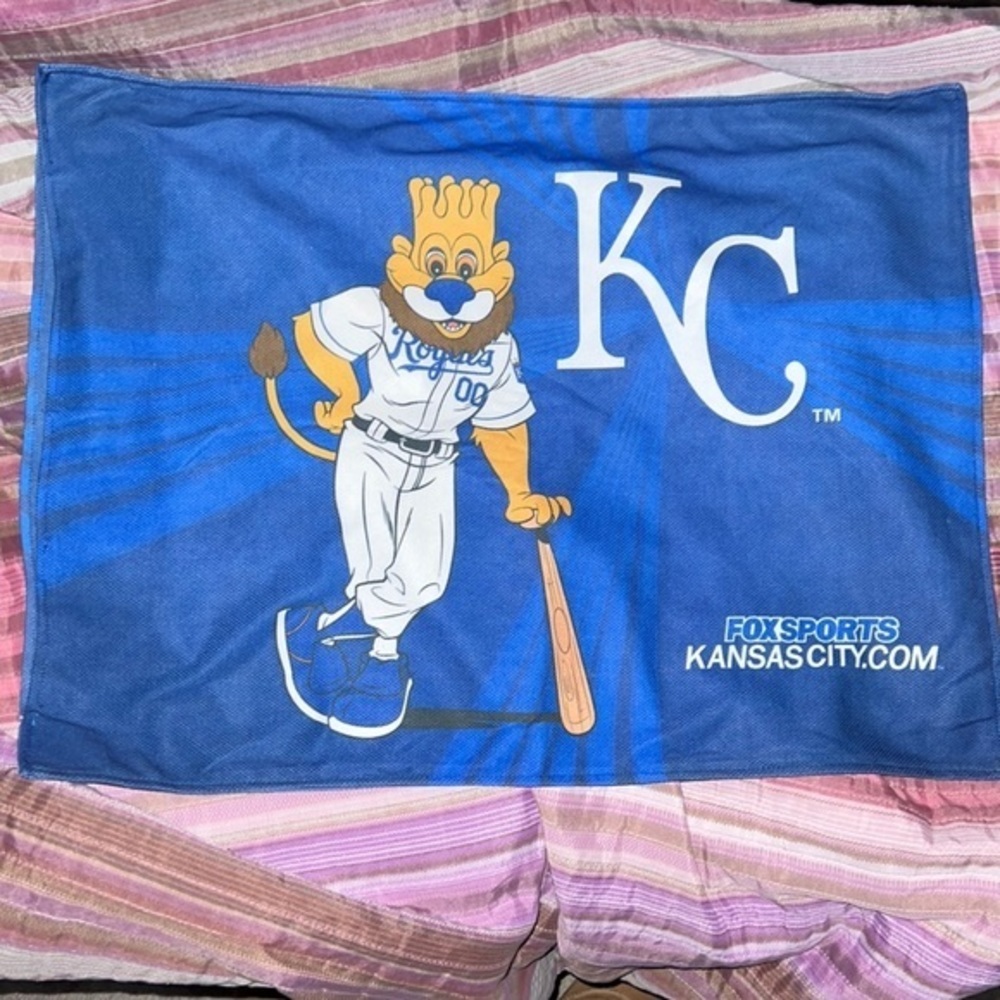 KC Royals Baseball SLUGGER Pillow case (2 sided)​